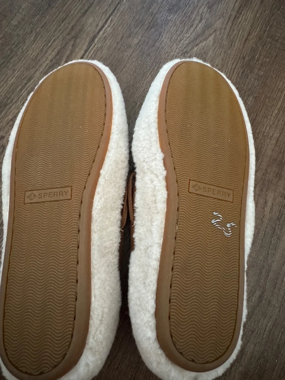 Sperry Women's Cream Faux-Sherpa Moccasin with Tan Trim NWOT